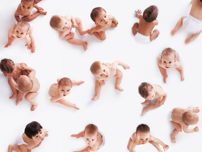Numărul născuţilor-vii după grupa de vîrstă a mamei şi rangul născutului, pe medii în 2009